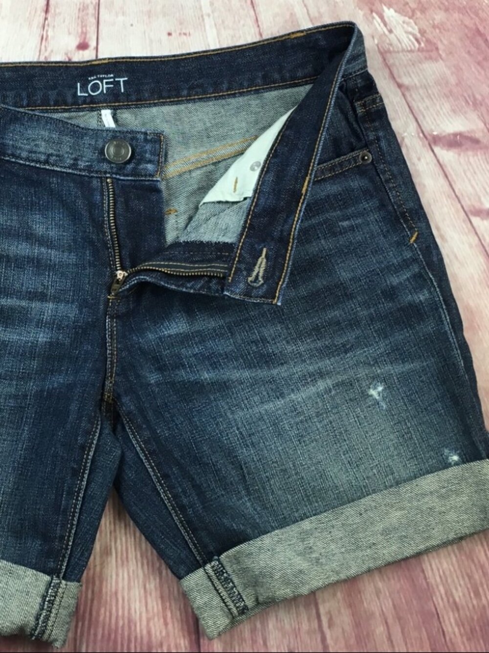Ann Taylor LOFT rolled hem denim short size 4 or 6